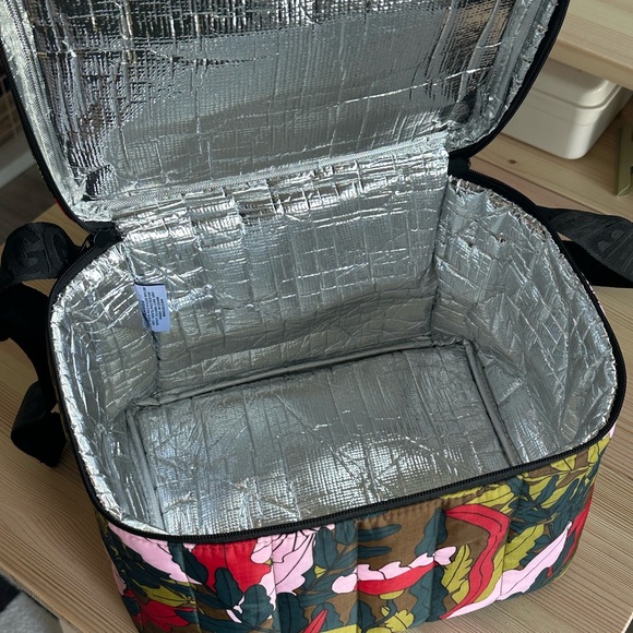 * RESERVED FOR @KAUFFEEPOT - Baggu Puffy Cooler - Picture 4 of 4